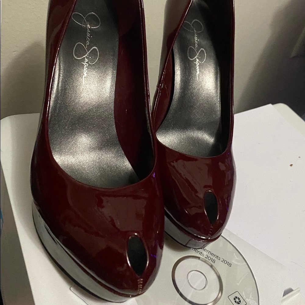 Jessica Simpson show toe heels